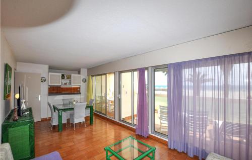 Awesome apartment in Canet en Roussillon with 2 Bedrooms