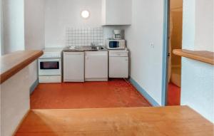 Awesome apartment in Fox Amphoux with Outdoor swimming pool, 2 Bedrooms and WiFi