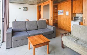 Awesome apartment in Freixo de espada c with 1 Bedrooms and Outdoor swimming pool