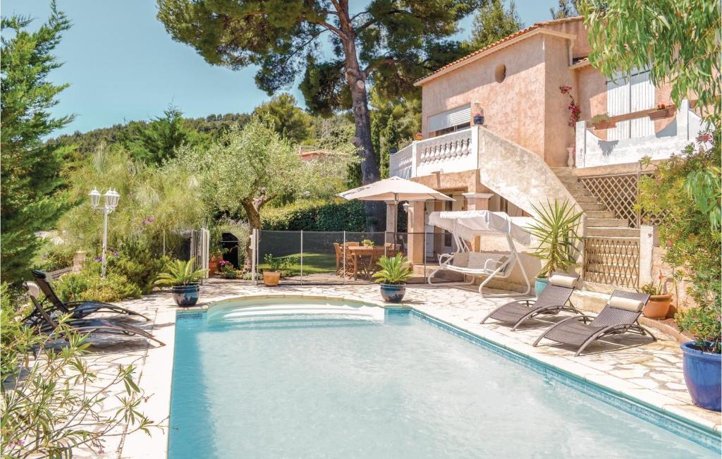 Awesome apartment in La Valette du Var with WiFi, Private swimming pool and Outdoor swimming pool , 83160 La Valette-du-Var