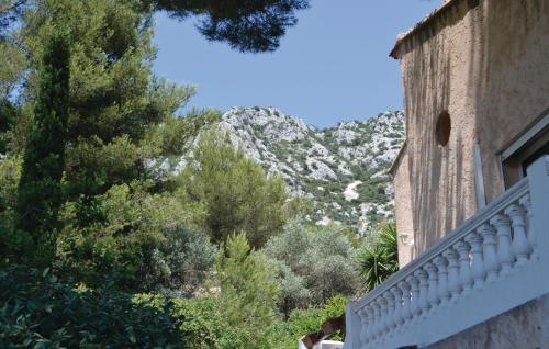 Awesome apartment in La Valette du Var with WiFi, Private swimming pool and Outdoor swimming pool