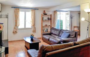 Awesome apartment in La Valette du Var with WiFi, Private swimming pool and Outdoor swimming pool