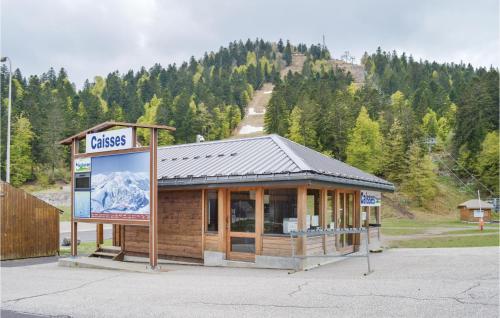 Awesome apartment in Laveissiere with WiFi