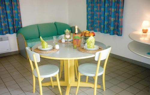 Awesome apartment in LE FUILET with 2 Bedrooms, WiFi and Outdoor swimming pool
