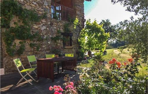 Awesome apartment in Montouss with Outdoor swimming pool, 2 Bedrooms and WiFi