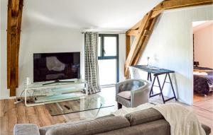 Awesome apartment in Mugron with Outdoor swimming pool, WiFi and 2 Bedrooms