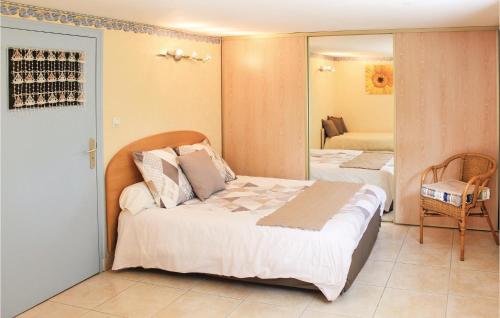 Awesome apartment in Muzillac with 1 Bedrooms and WiFi