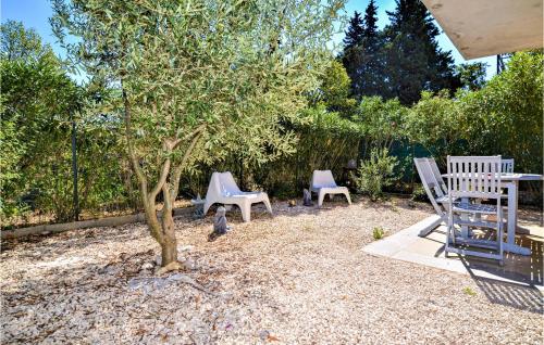 Awesome apartment in Orange with WiFi and 2 Bedrooms