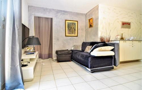 Awesome apartment in Orange with WiFi and 2 Bedrooms