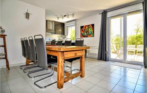 Appartement Awesome apartment in Orange with WiFi and 2 Bedrooms  84100 Orange Provence-Alpes-Côte d\'Azur