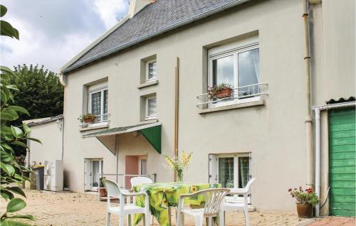 Awesome apartment in Plouzane with WiFi