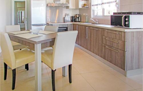 Awesome apartment in Propriano with 2 Bedrooms