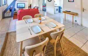 Awesome apartment in Quimperlé with WiFi and 2 Bedrooms
