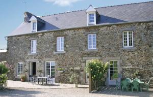 Awesome apartment in Roz-Landrieux with 2 Bedrooms and WiFi