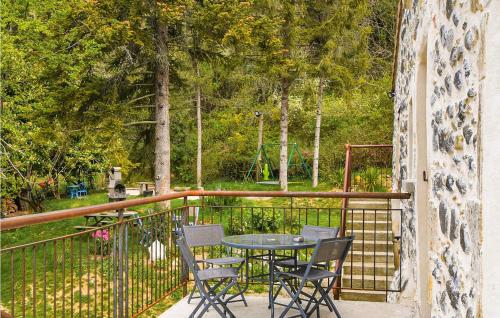 Awesome apartment in Saint-Martin-sur-Lavez with Internet and 2 Bedrooms