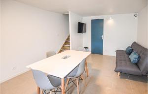 Awesome apartment in Saint-Martin-sur-Lavez with Internet and 2 Bedrooms