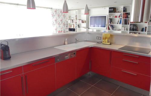 Awesome apartment in Sauvian with 2 Bedrooms and WiFi