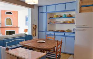 Awesome apartment in Serra di Ferro with 3 Bedrooms and WiFi