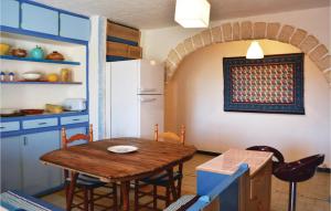 Awesome apartment in Serra di Ferro with 3 Bedrooms and WiFi