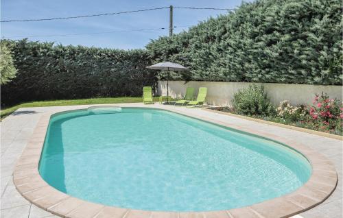 Awesome apartment in Valreas with 4 Bedrooms, WiFi and Outdoor swimming pool
