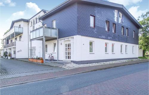 Awesome apartment in Warwerort with 2 Bedrooms and Internet