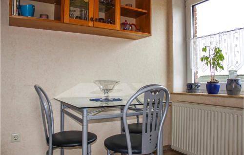 Awesome apartment in Wurster Nordseekste with 2 Bedrooms and WiFi