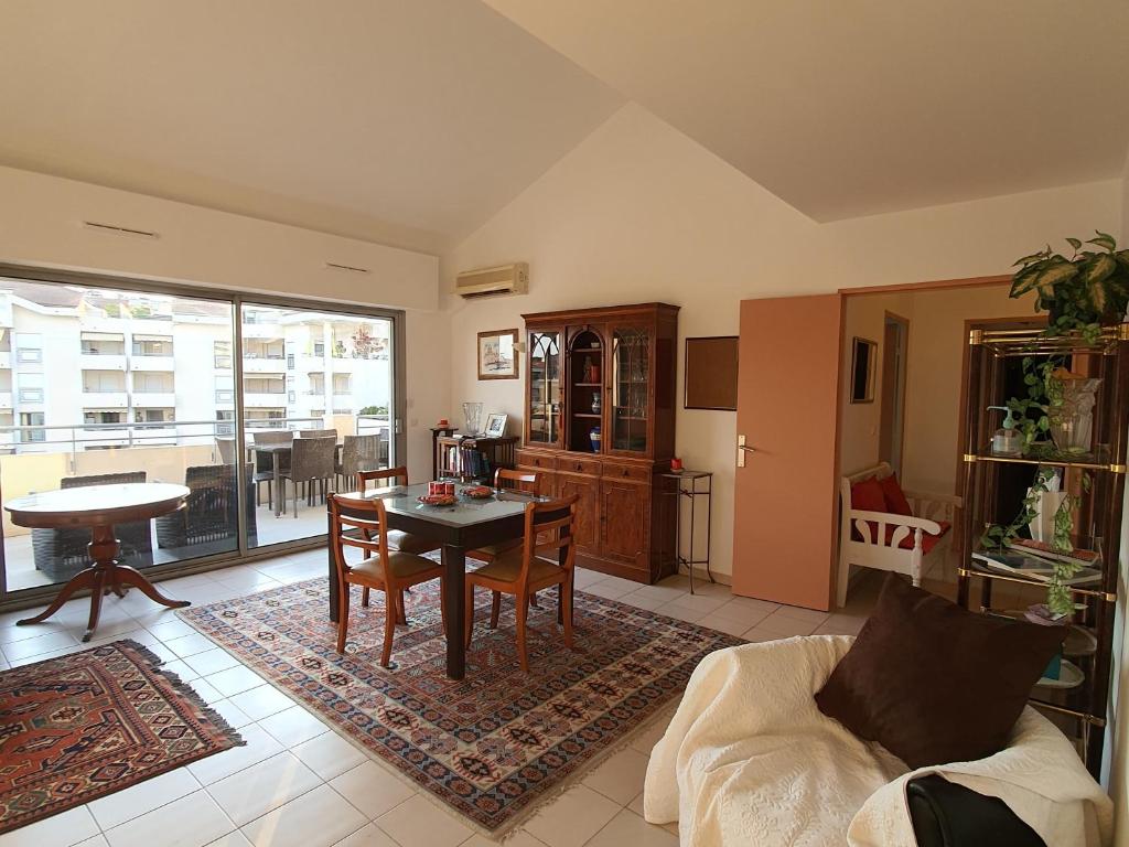Azirys by Welcome to Cannes 77 Boulevard de la Republique, 06400 Cannes