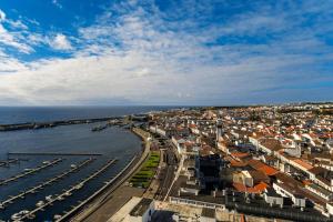 Azores 19th Floor (180º ocean & city view)