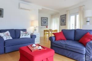Azulejos' Charming Apartment with Terrace 2 by Lisbonne Collection