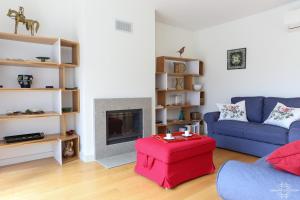 Azulejos' Charming Apartment with Terrace 2 by Lisbonne Collection