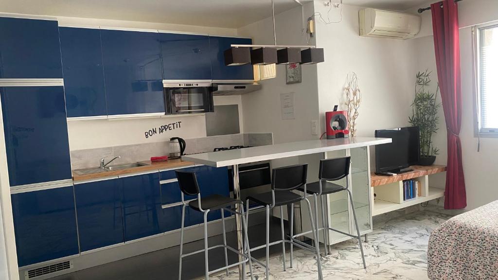 AZUR Studio loft Rue Victor Gensollen 2, 83000 Toulon