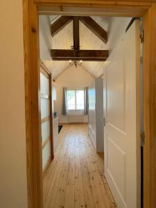 B&B Jacuzzi, Pool, Sauna, Steam Room, and Gym 100 meters away