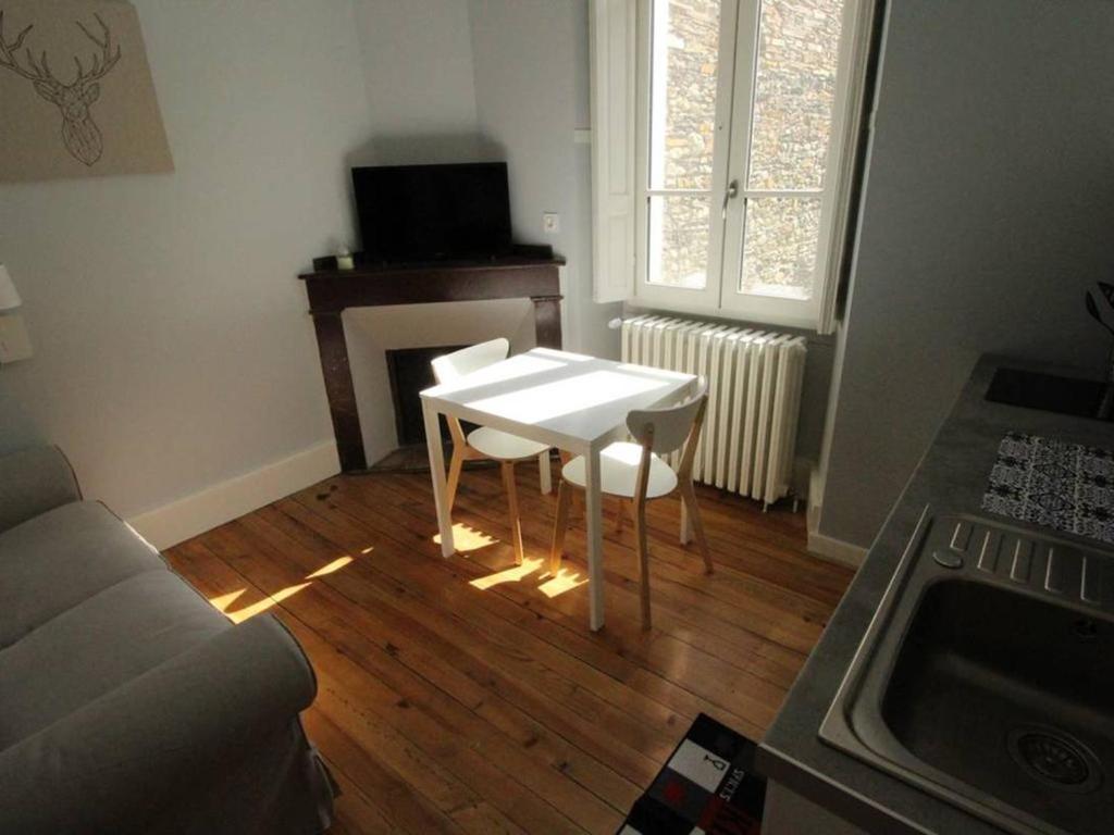 Appartement Appartement Bagnères-de-Luchon, 2 pièces, 2 personnes - FR-1-313-199 14 boulevard Estradère, 31110 Luchon