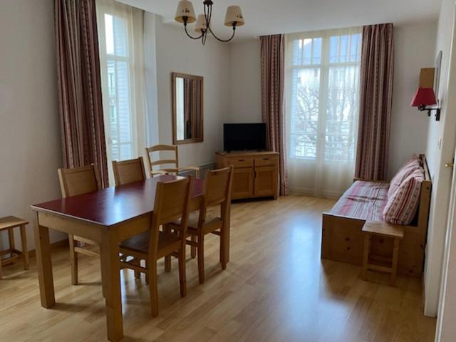 Appartement Bagnères de Luchon, Résidence Val de Jade, Beau T3 meublé, plein centre, pour 4 ou 6 personnes 2 Allée d Etigny 31110 Luchon