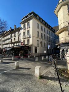 Appartement Bagnères de Luchon, Résidence Val de Jade, Beau T3 meublé, plein centre, pour 4 ou 6 personnes 2 Allée d Etigny 31110 Luchon Midi-Pyrénées