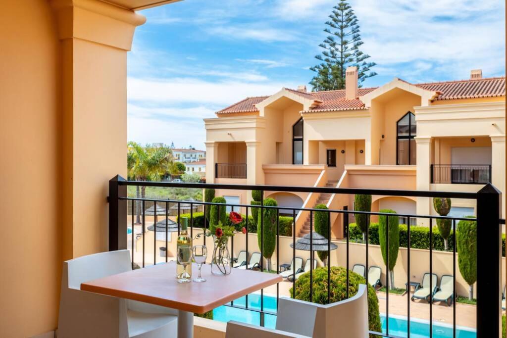 Baia da Luz - Poolview Loft Aparment Rua Luz Bay Club, 8600-150 Luz