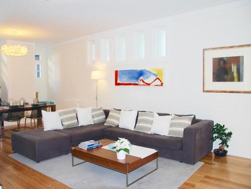 Bairro Alto apartment with a large patio