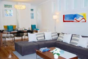 Bairro Alto apartment with a large patio