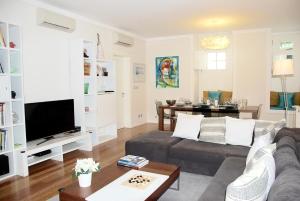 Bairro Alto apartment with a large patio