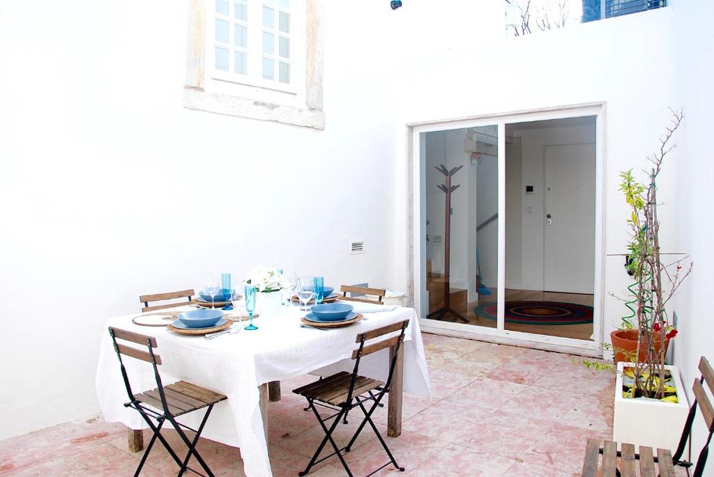 Appartement Bairro Alto apartment with a large patio Rua São Boaventura 5 3.4 1200-072 Lisbonne