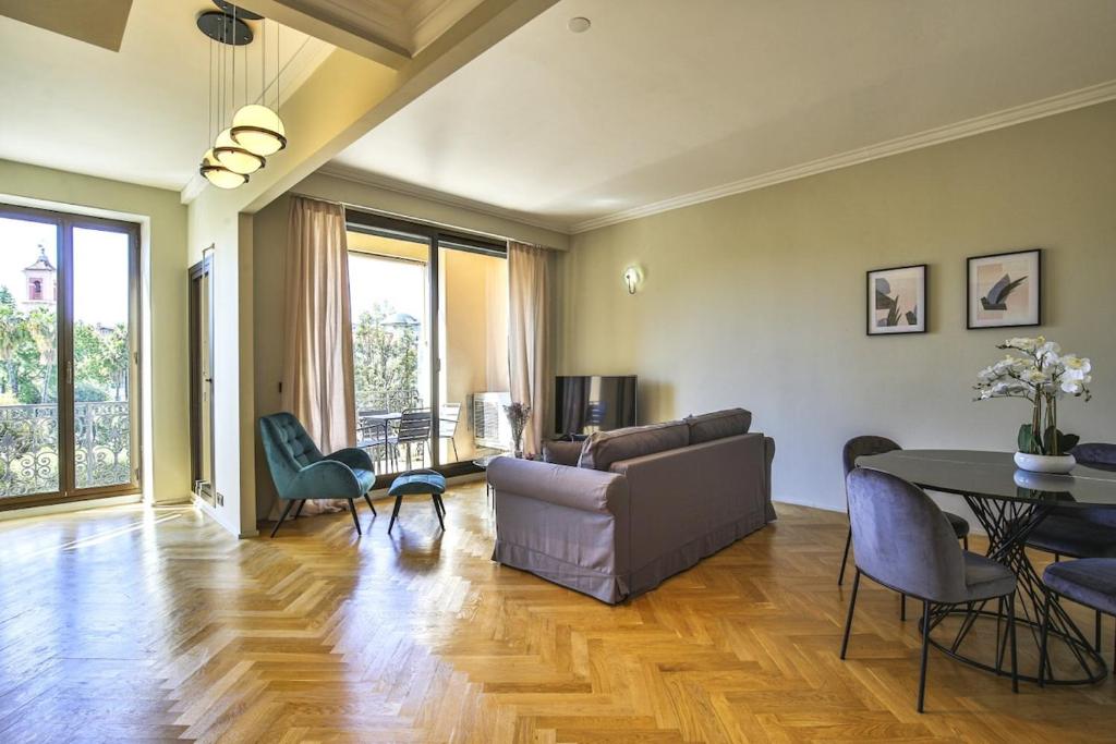 Balcon vue Coulée Verte. Luxe Plein cœur de Nice 10 Avenue Félix Faure, 06000 Nice