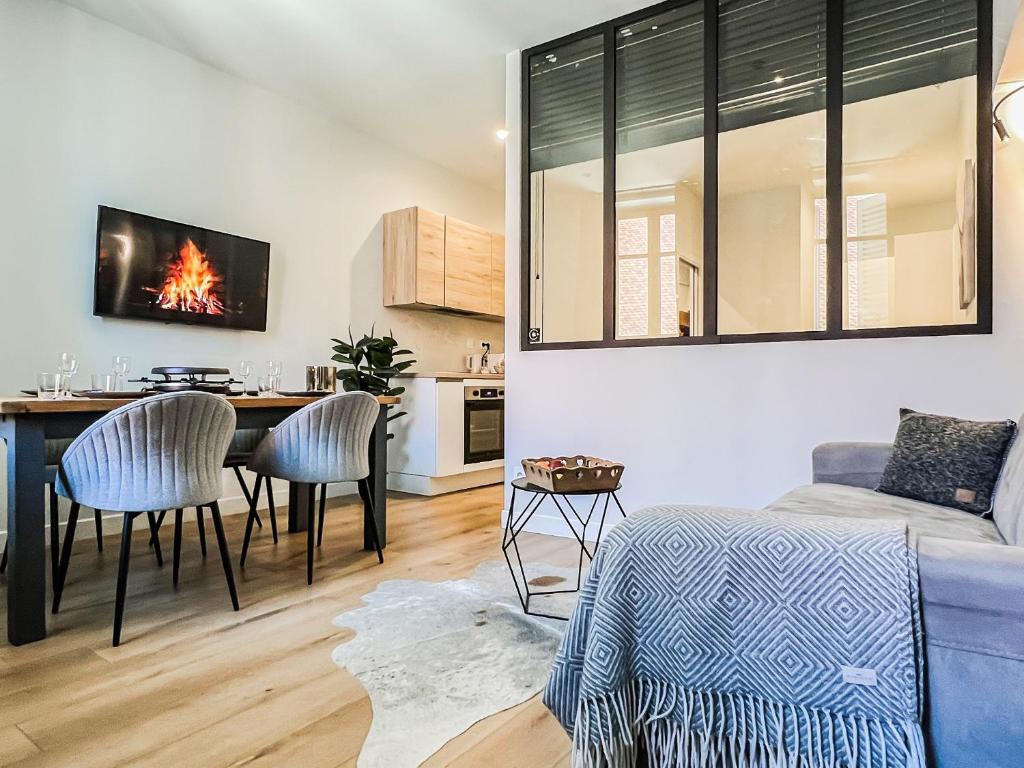 Balneo village vieille ville sainte claire, Porte :BALNEO VILLAG, 21, 74000 Annecy