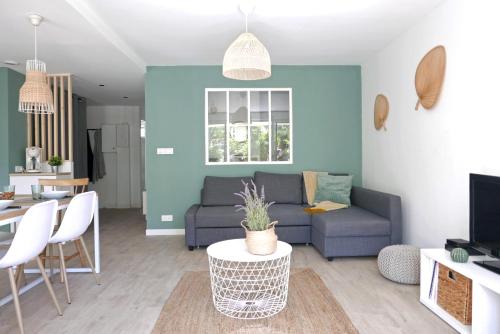 Bandol AZUR 2 chambres, grand balcon, bord de mer, climatisé et parking privé