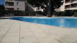 Bandol nature et loisirs: Parking/ Piscine
