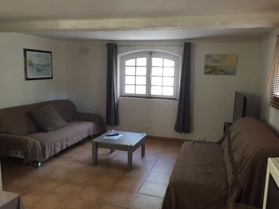 Appartement Bandol T3 RDJ Plage 5 mn à pied-Port 10 Mn-Parking 186 Boulevard de Pierreplane 83150 Bandol