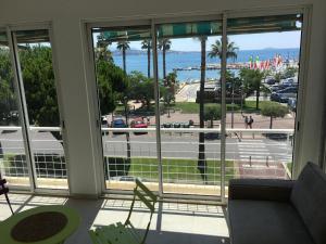 Bandol, vue panoramique sur la mer, la plage, le port