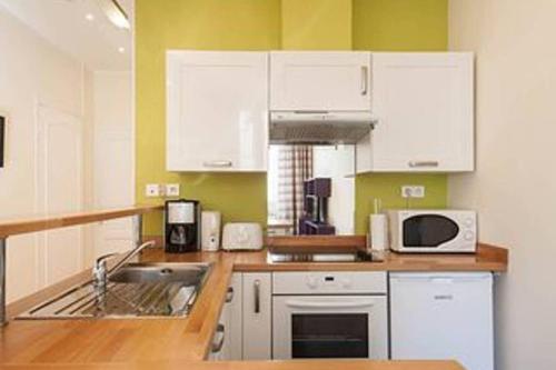 Barla 3 - a spacious one bedroom apartment near Place Garibaldi