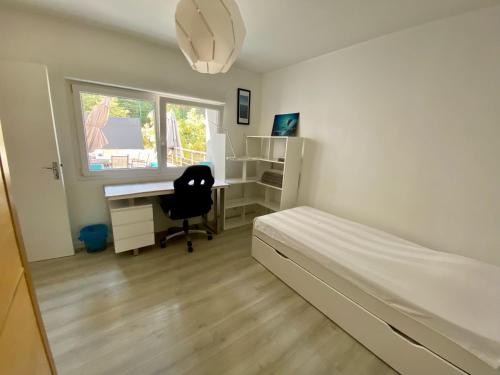Bas de villa avec piscine, 7km de la plage