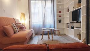 Bastia F1 type loft plein centre, calme, clim, refait à neuf et à 200m du port