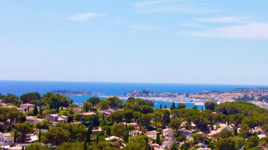 Bastide provençale vue mer à 5 min de la plage Chemin de la Carrerade de l'École Sainte-Trinide 300, 83110 Sanary-sur-Mer